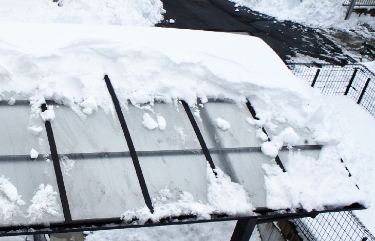 柱が2本あるので、風や雪に強く、安定性