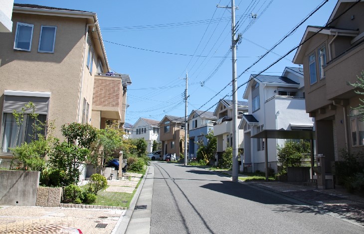 開放的で明るい印象を与える反面、防犯面では不安を感じる方も多い