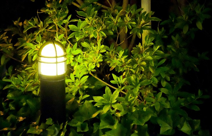 新築外構に安心安全の照明