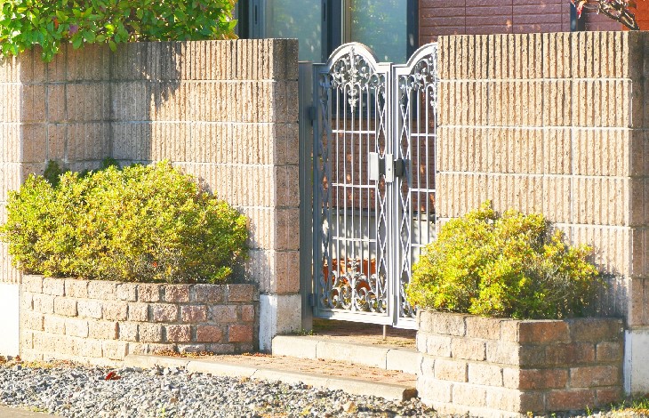 門扉や塀に鍵をつける防犯対策