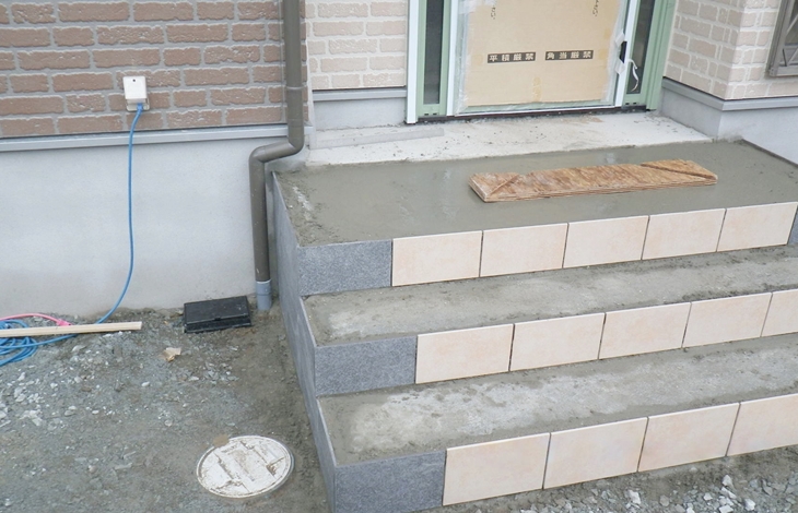 極端に安い新築外構の見積もりや、その場での契約を急かす業者