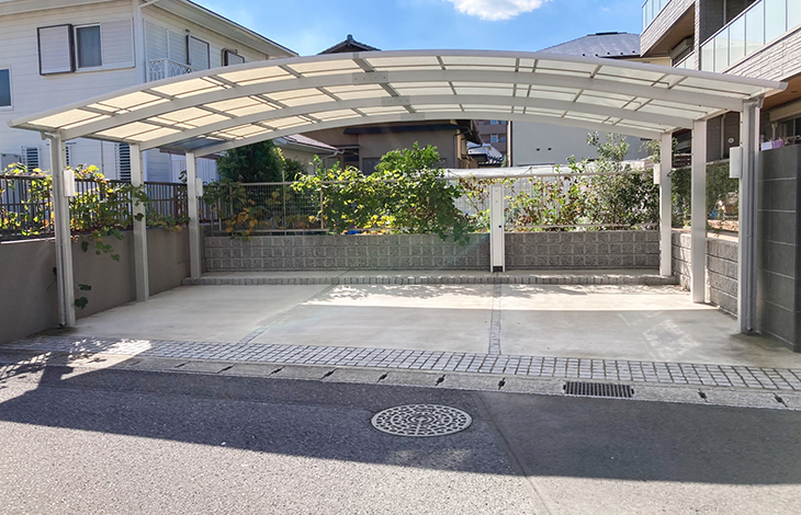 屋根付きの構造物